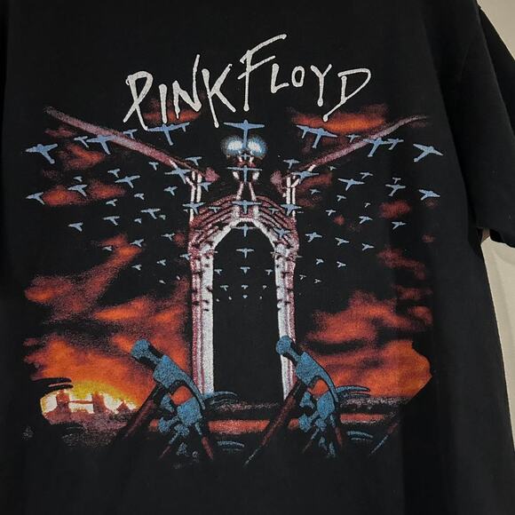 2007 Pink Floyd The Wall Tee Shirt - Picture 2 of 3